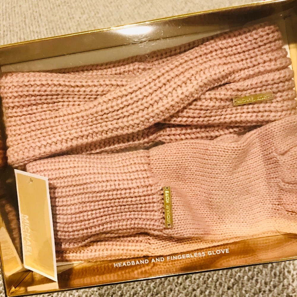 Super chic gloves and head wrap